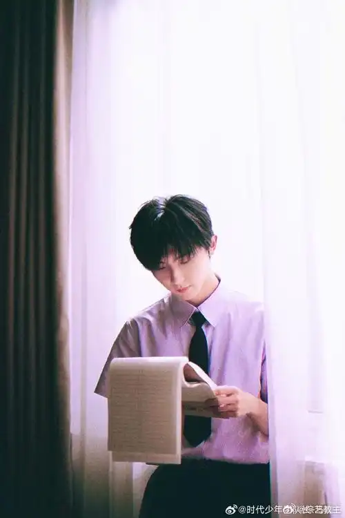 马嘉祺白衬衫校服写真