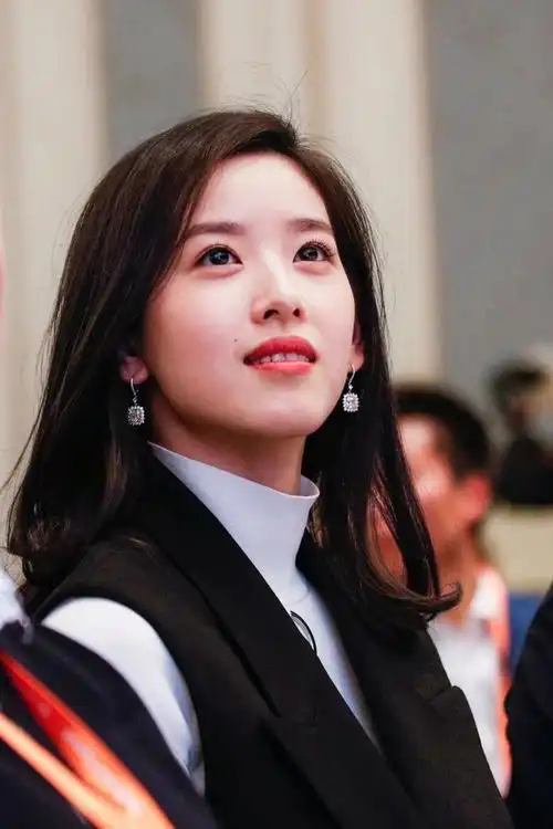 "奶茶妹妹"章泽天身家曝光|财富|章泽天|身家_新浪新闻