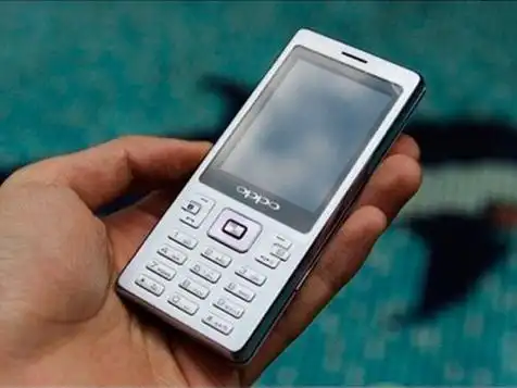 热点资讯 正文 oppo z101采用直板造型设计,在手机背面采用了笑脸造型