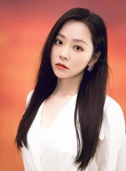 张靓颖痴爱冯轲15年被骗走亿万身家离婚6年后二人天壤之别