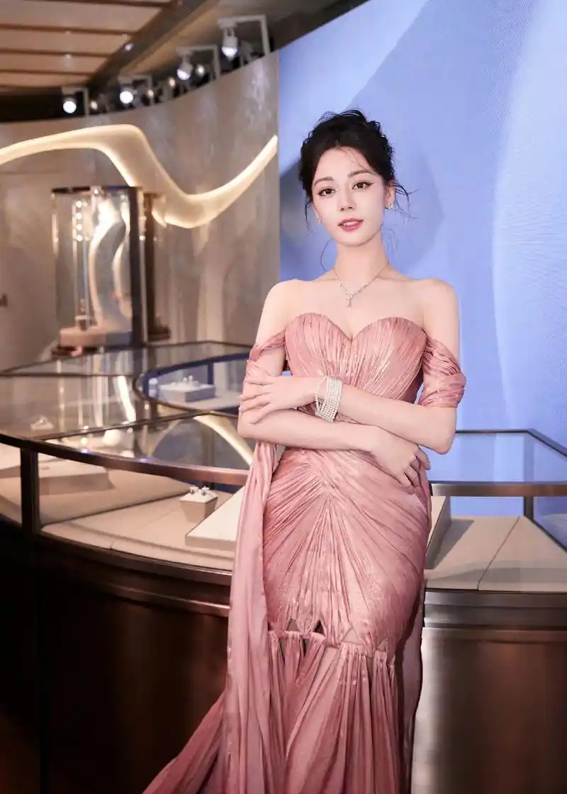 粉嫩巴巴#迪丽热巴 #mikimoto全球代言人迪丽热巴