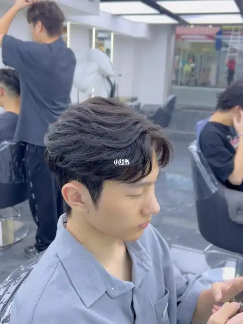 男士中分三七分发型男生韩式减龄款气垫烫