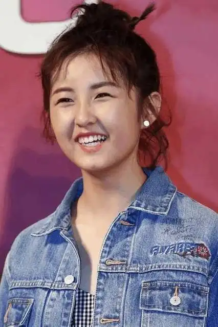 张子枫青春期过了吧小胖黑妹终于变美了