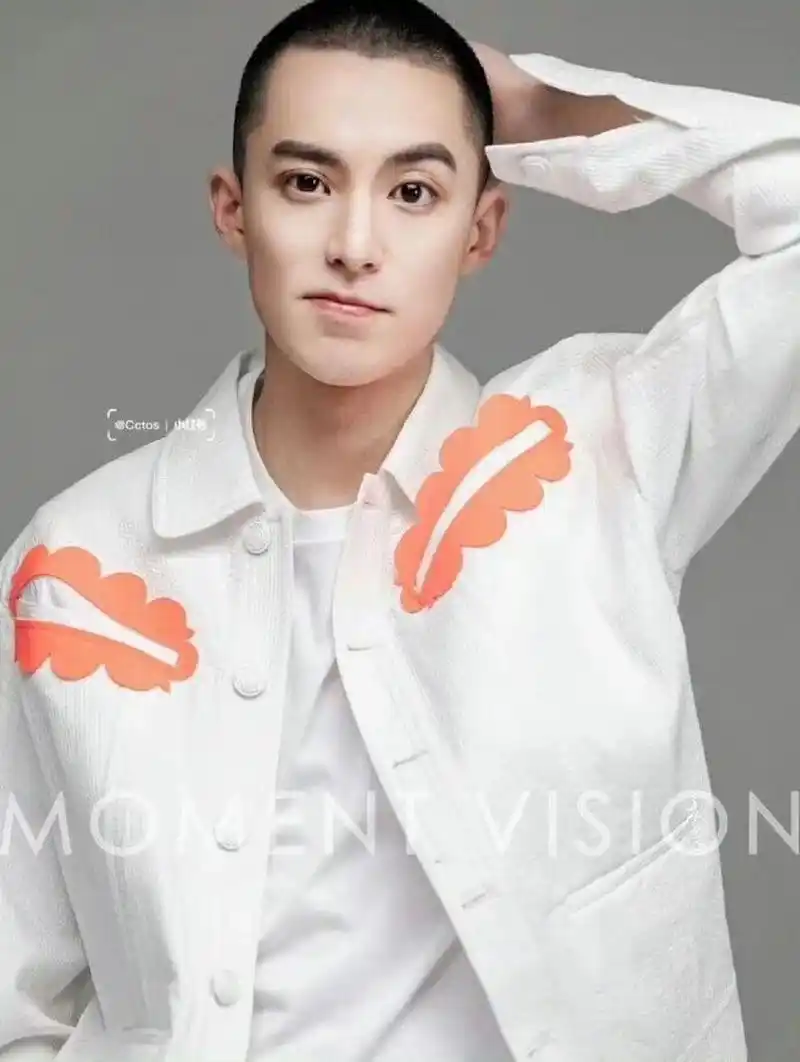 王鹤棣的寸头,真的很难不爱,痞帅的极致🫣 真的,该说啥好呢?我这是