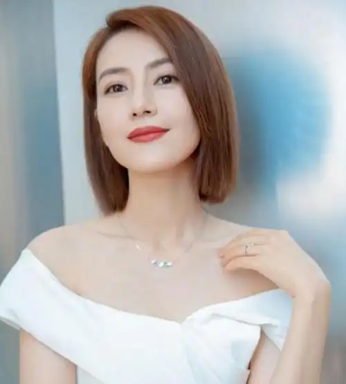 北京这晚,"美出新高度"的高圆圆,彻底暴露了她的"真实处境"