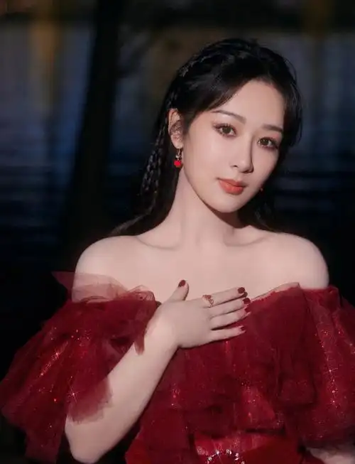 杨紫跨过2021拥抱2022