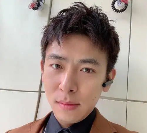 长脸男生适合的两边剃光短发发型 修饰长脸打造酷帅形象超有型