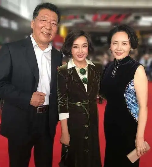 66岁了,她与丈夫的感情依旧如初|刘晓庆|演员|潘虹|郭凯敏_网易订阅