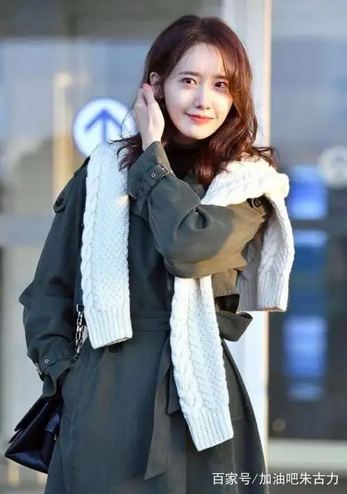 林允儿机场照盘点,舒适休闲的私服穿搭每次都能让人眼前一亮