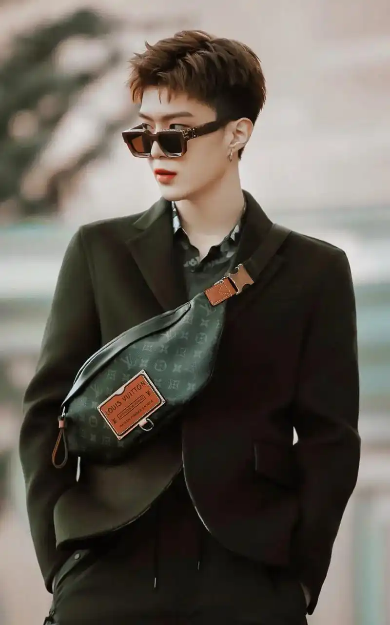 听ea7硬曲 爱最拽的哥!#范丞丞 #ea7 #禁欲系 #女 - 抖音