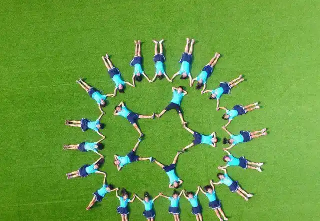 大学生创意毕业照时光匆匆过青春不散场