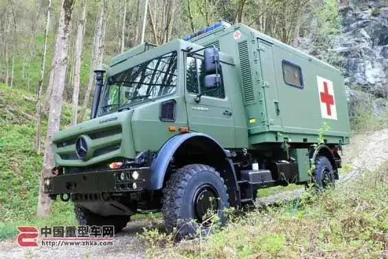 全新奔驰乌尼莫克全地形救护车解析
