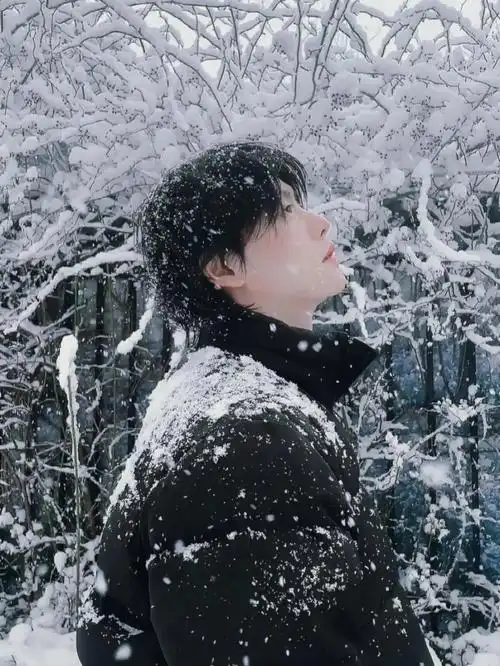 肖宇梁你的眼睛里有星辰大海,里面揉碎了的星星和