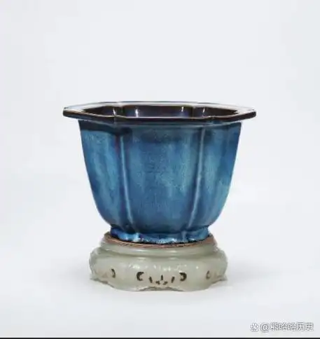 1 藏品名称:明初钧窑天青釉花盆