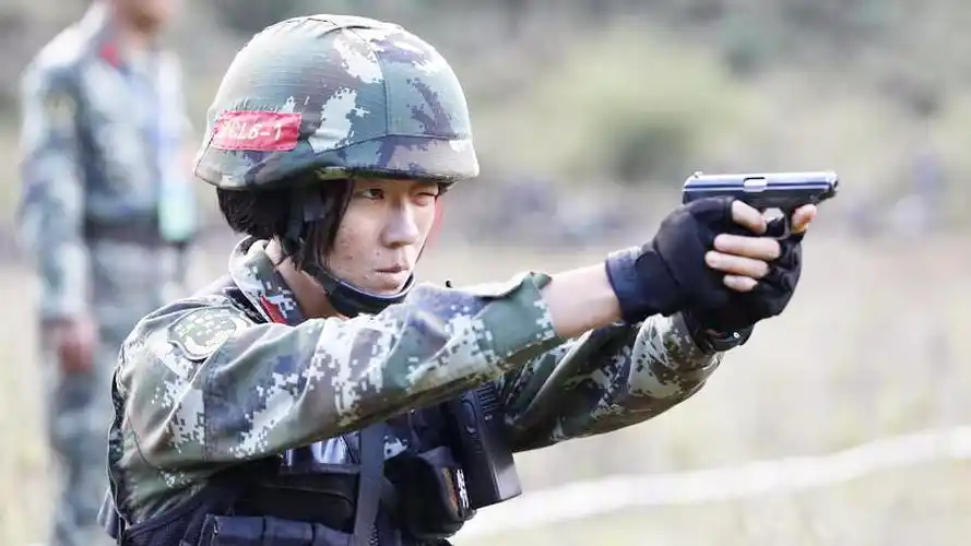 不输男兵!中国武警特战女兵"魔鬼周"挑战极限