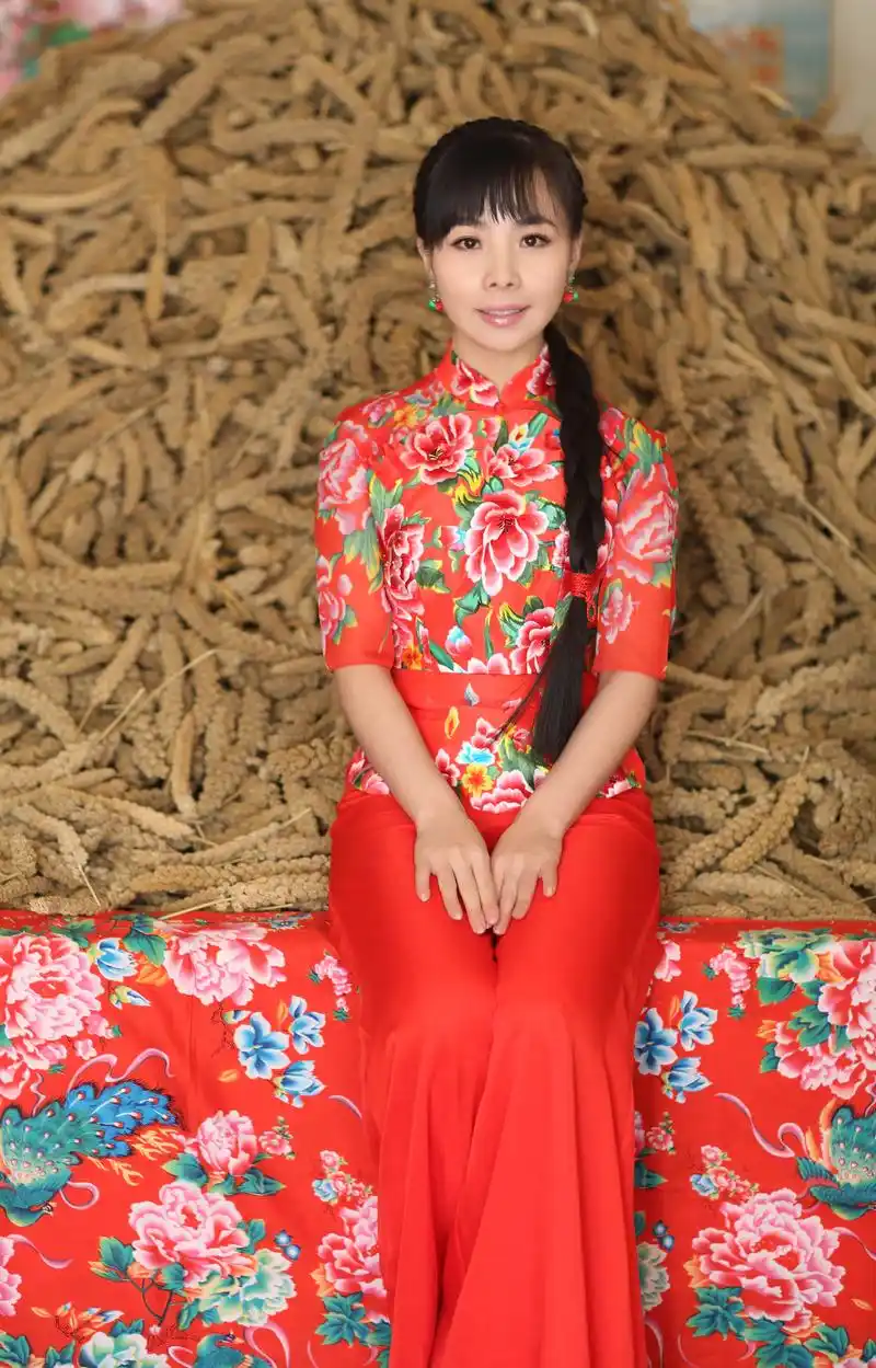 p>王二妮,1985年10月22日出生于陕西榆林,青年民族歌唱家, 北京歌剧