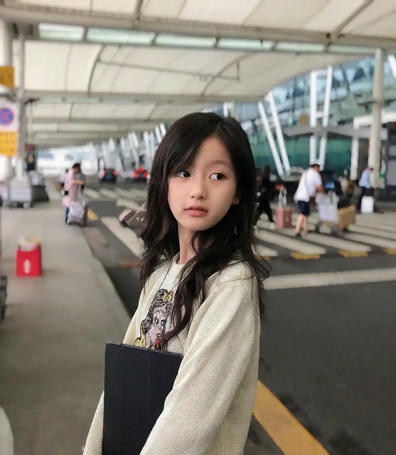 听说这是全球最美的童星,小小年纪就已经是个仙女了(5).