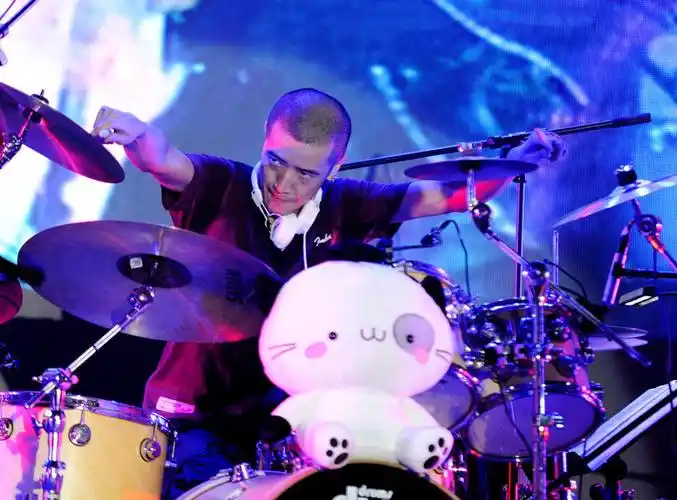 亚洲鼓王,前香港大地乐队鼓手叶世荣摇滚音乐会实录