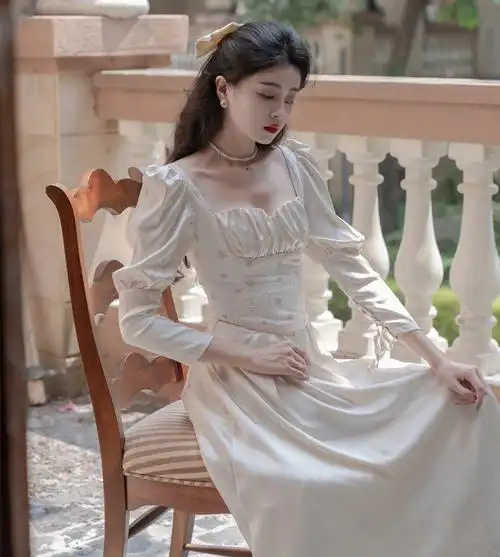 春季女装法式宫廷风复古连衣裙白色在逃公主生日礼服中世纪凡尔赛