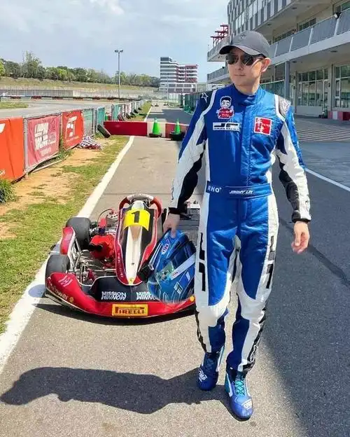 林志颖私下喜欢赛车.(取材自脸书)