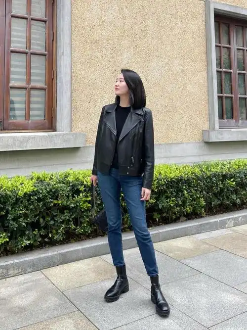 皮衣怎么搭配好看女皮衣下面搭配什么好看