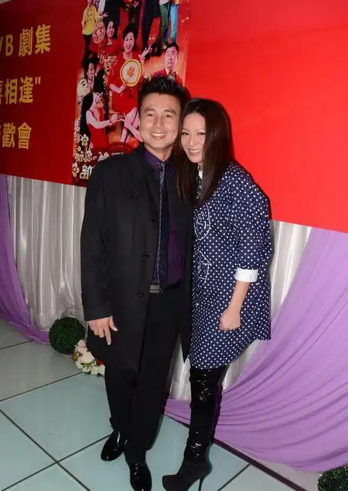 滕丽名于2013年与他的金融才俊丈夫朱建昆结婚.