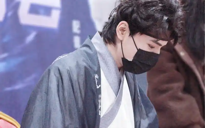 【续续点灯】 0318郑州线下|捕捉一只签售的乖巧续