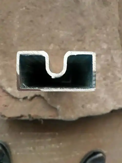 20*60镀锌带凹槽管厂家