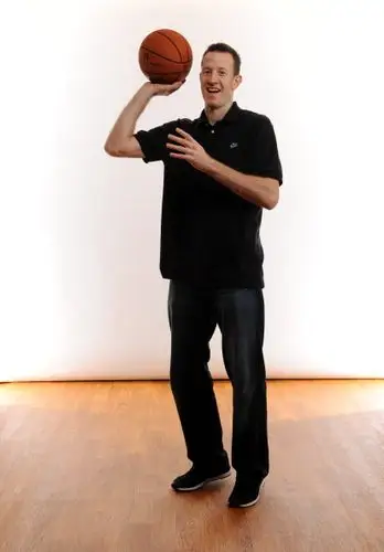 组图:哈登领衔拍全明星写真 众星秀标志性动作