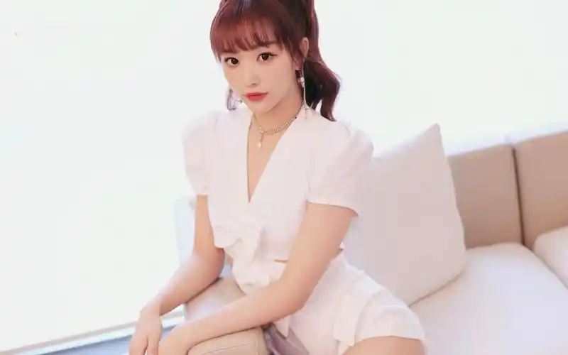 孔雪儿连衣裤性感壁纸(1/4)