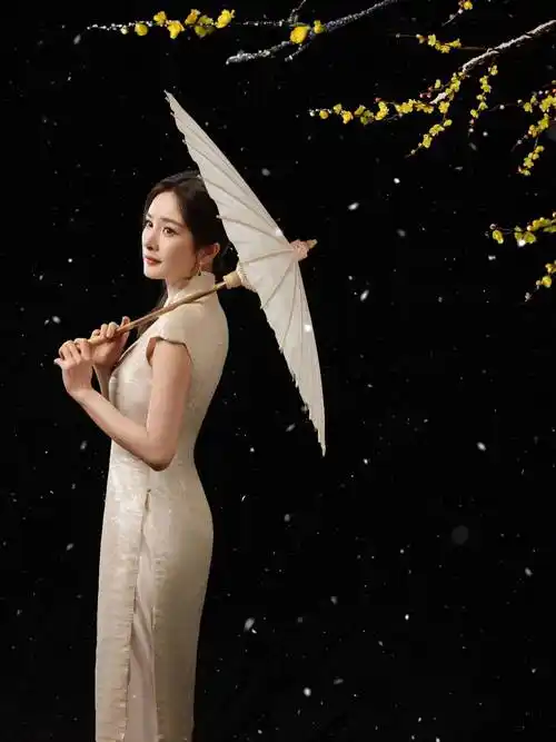 有一种惊艳叫"杨幂穿旗袍",虽毫无曲线可言,却穿出了万种风情