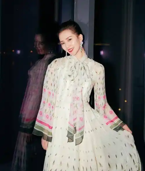 刘诗诗得罪摄影师?穿西装扎马尾干练气质,却被拍出的双下巴毁了