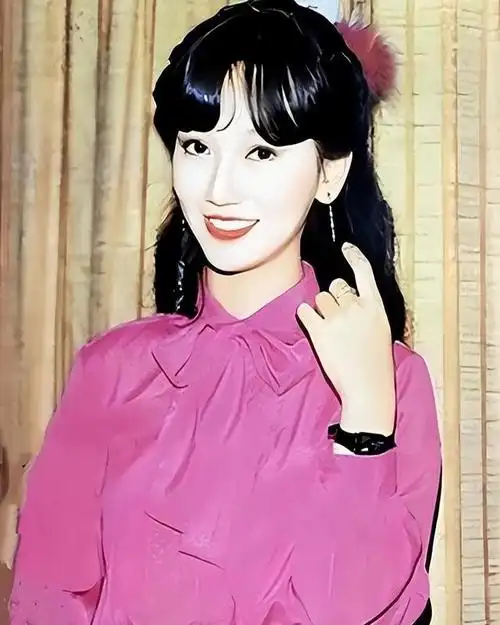 赵雅芝的3个儿子长子47岁次子44岁小儿子37岁都是她的骄傲