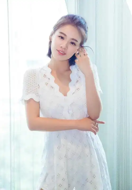 马思纯又胖回去?手臂粗壮小肚子凸起明显,网友:这是又怀孕了?