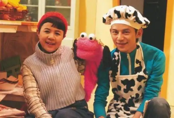 何炅(49岁)多年以来,戴军忙于事业,忽略了感情,相亲了很多次,一直没有