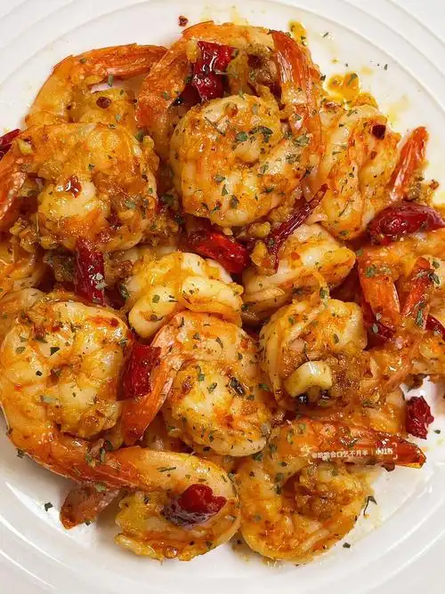 还不快get三个步骤就能搞定蒜香黄油虾