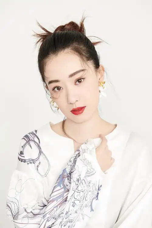 艺人张小斐杂志拍摄