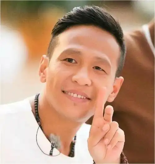 宋小宝成名后和发妻离婚,娶年轻粉丝,如今生活怎样?