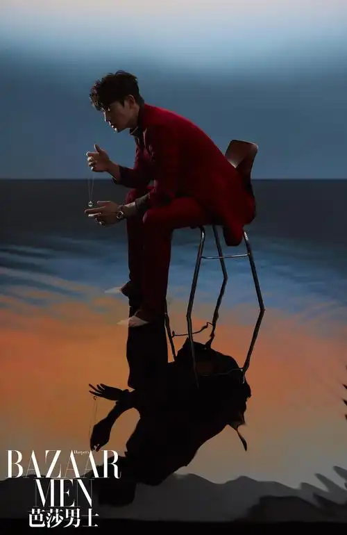 朱一龙登上芭莎男士十一月刊封面大片