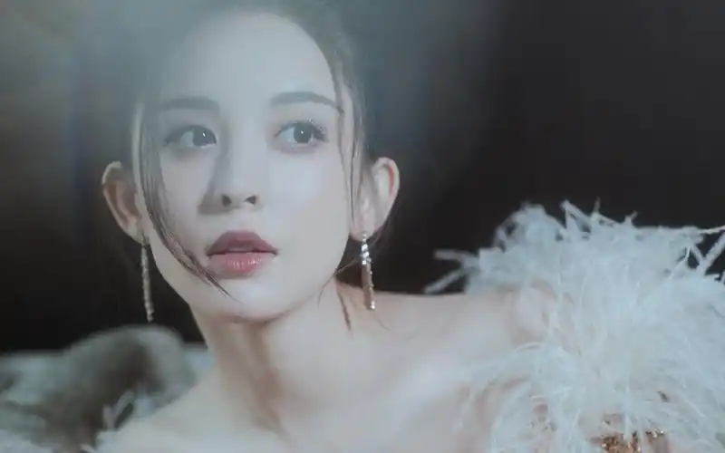 古力娜扎性感柔美写真桌面壁纸