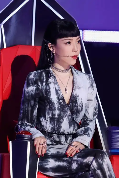 2021中国好声音八强争霸赛开打学员挑战自我跳出舒适圈