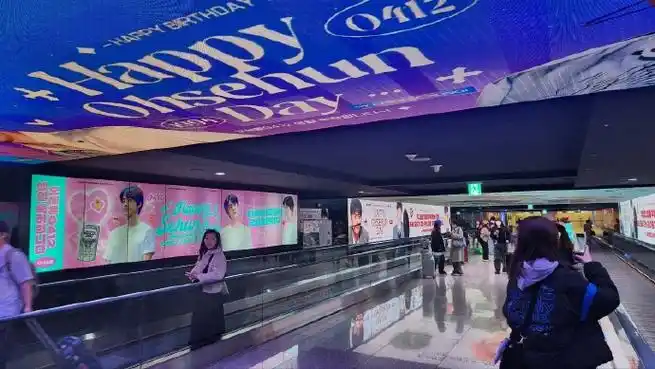 吴世勋中国杂志销量韩娱第一#@wu世勋-exo 240401【仁川机场amt组屏返