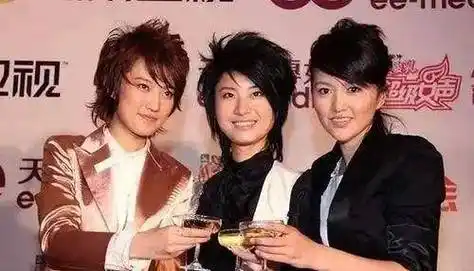 谭维维不甘心,写歌怒怼尚雯婕:我站在冠军左边,她样样不如我!