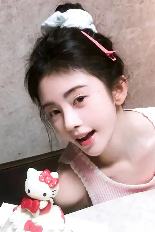 鞠婧祎初恋丸子头