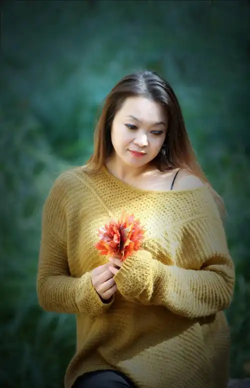 女人因旗袍而多了一份灵性,女人因旗袍而风情万种,美得不可方物.