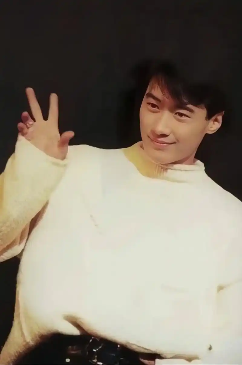 黎明 leon 的白色系#整条街最靓的仔 #一眼沦陷 #理 - 抖音