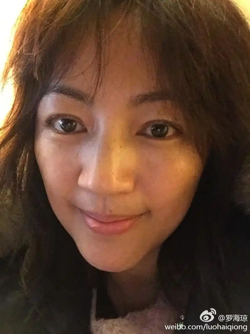 罗海琼近照曝光!素颜出镜,不如同龄女星,老公却多金又宠她!