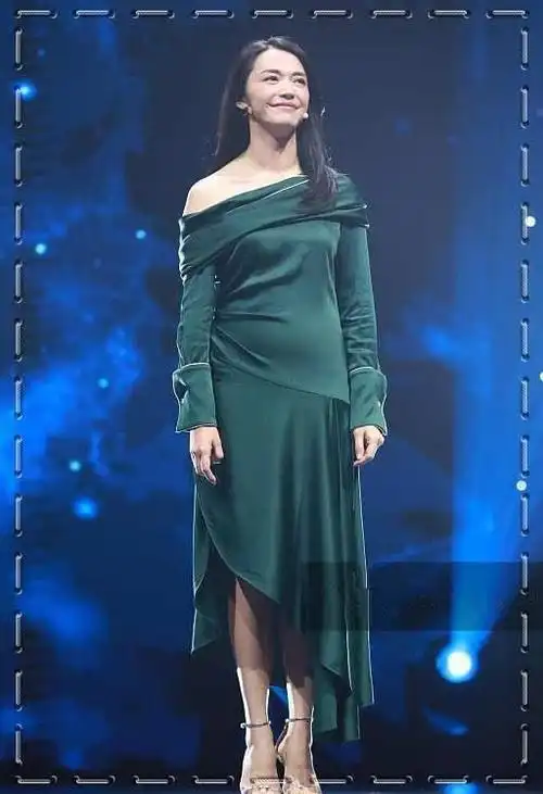 姚晨真狠98斤体重穿78斤衣服勒出的小肚腩看得我尴尬症都犯了