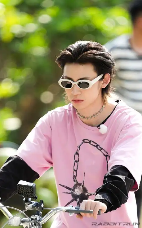 小鬼王琳凯音你而来##小鬼把更多时间花在音乐上