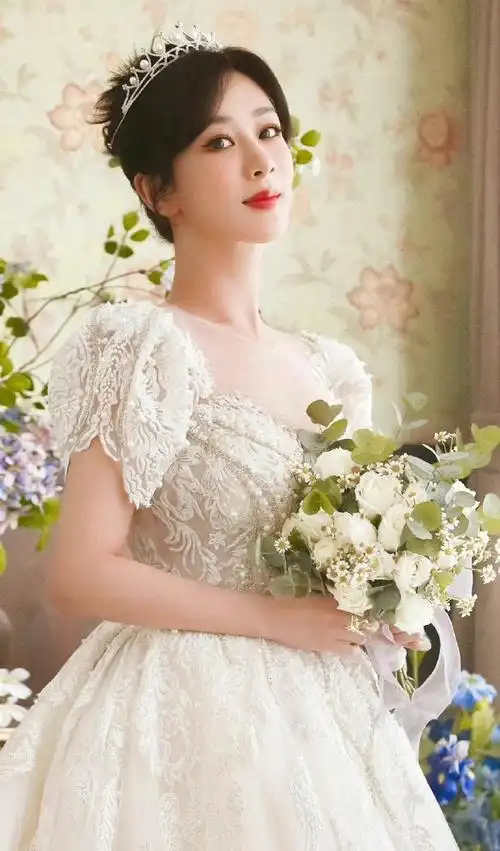 杨紫花海漫游花絮##杨紫花海婚纱造型花絮##杨紫花海婚纱造型拍摄